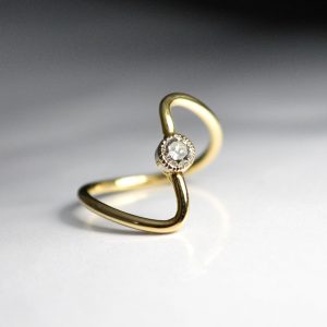 Squiggle Solitaire Ring