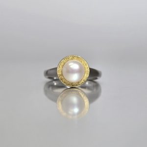 Golden Halo Pearl Ring