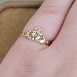 Estate Petite Claddagh Ring