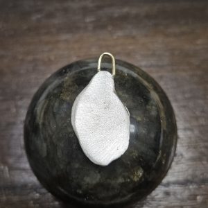 Medium Potere Amulet Drop