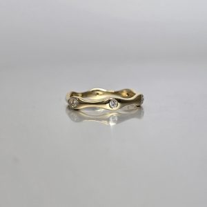 Gold Wavy Diamond Ring