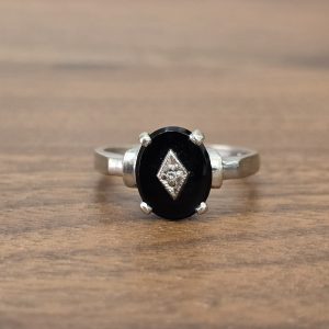 Estate Ladies Onyx Ring