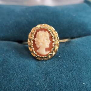 Estate Scalloped Edge Thin Cameo Ring