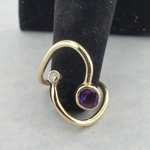 14k two-tone mother's ring with a bezel set cabochon emerald