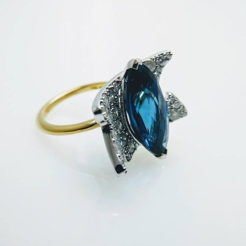 14k yellow gold band with hand carved leaf and vine details.