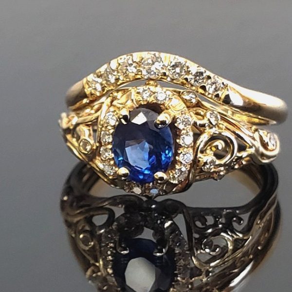 7-Diamond Contour Wedding Band