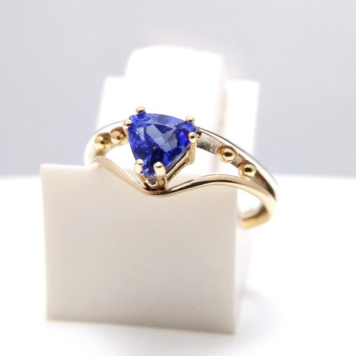 Uncut blue diamond set in 14k white gold